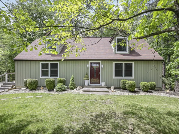 80 Lodge Ln, Sugar Grove, OH 43155