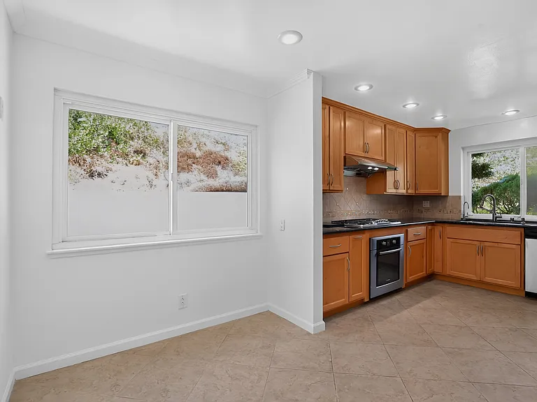 Kitchen nook to kitchen