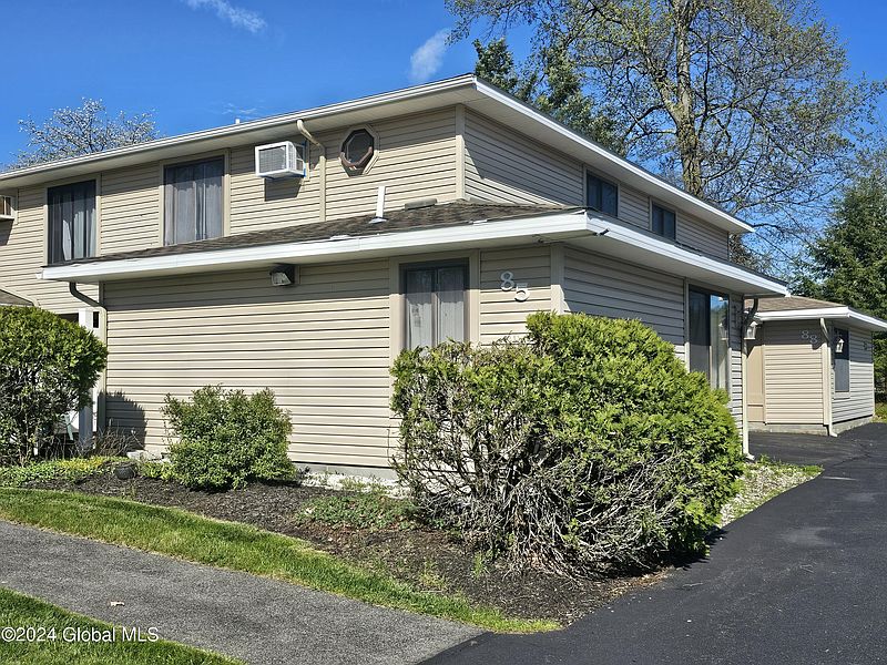 3rd image of 85 Yorkshire Drive