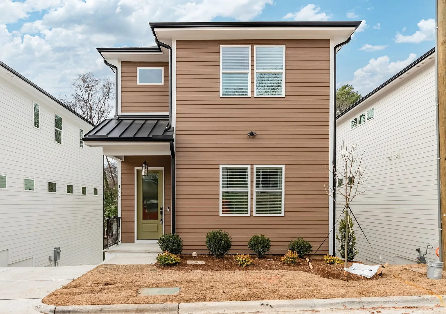 Half-Off 1st Months Rent For Beautiful Custom Home In Durham — Photo 2