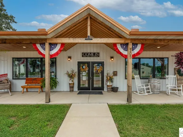 305 W Benton, Windsor, MO 65360
