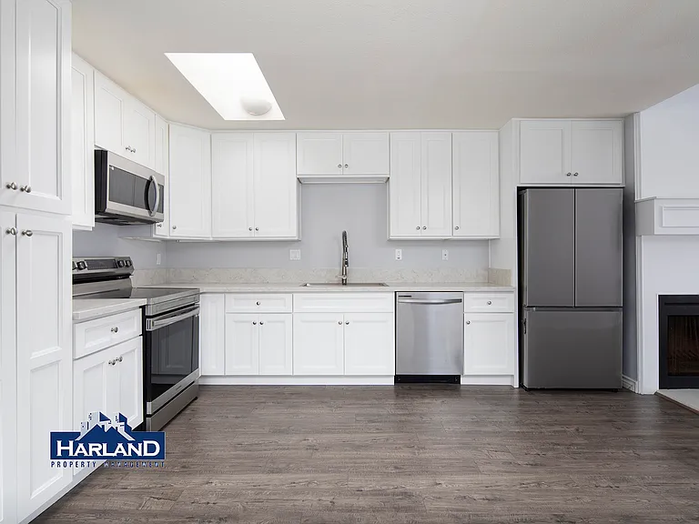 8332 Regents Rd #3A — Photo 1