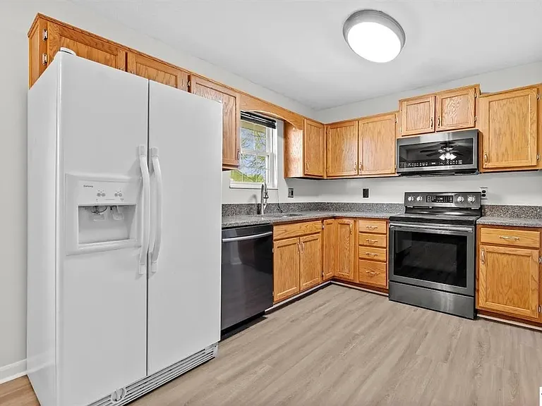 1302 Williamsburg Dr — Photo 5