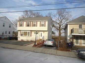 2nd image of 618 Beech St