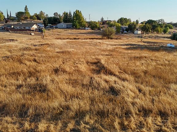 4th image of 3376 Village Dr