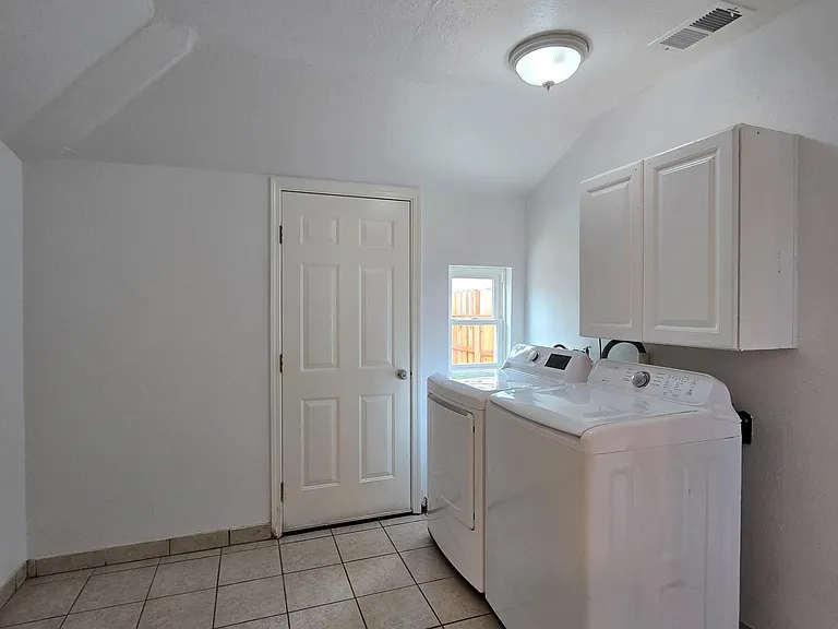102 Laurel St — Photo 7