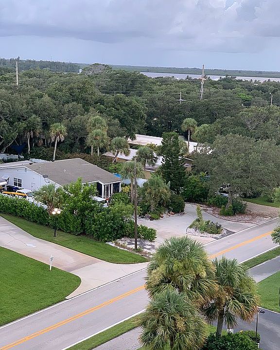 1st image of 904 E Causeway Blvd