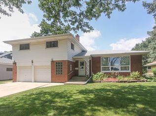 300 S We Go Trl, Mount Prospect, IL 60056