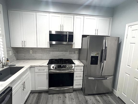 2nd image of 425 W Summerfield Cir