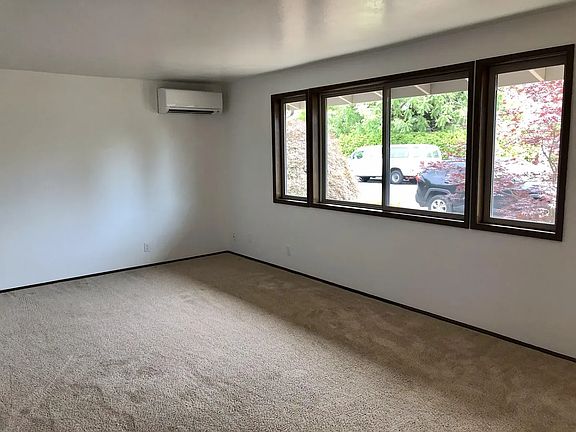 2nd image of 2107 Rocky Ln
