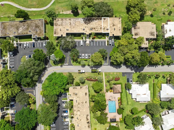 800 E Cypress Lane #201, Pompano Beach, FL 33069