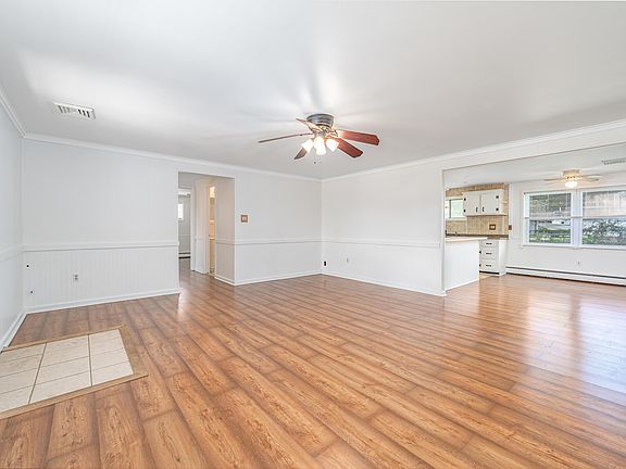 3rd image of 19 Skippers Blvd