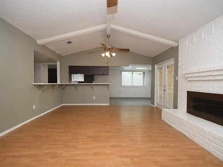 510 Chambly Dr — Photo 18
