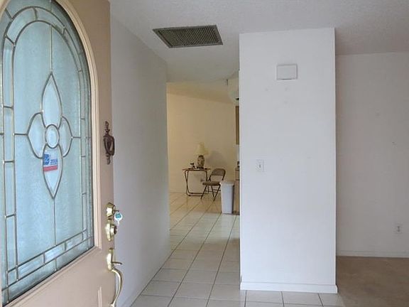 3rd image of 304 SW 41st Ter