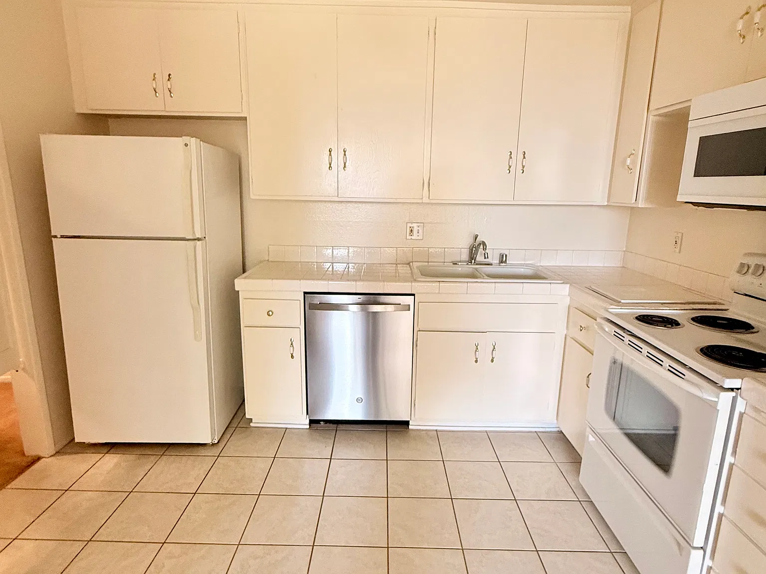 65 N Allen Avenue — Photo 4