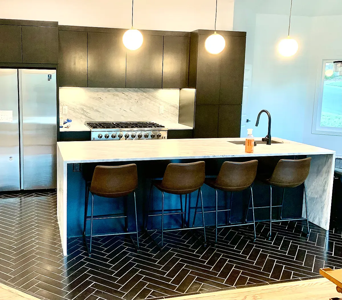 5 bed, 5.5 bath, 5005 sqft, $6,000 — Photo 3