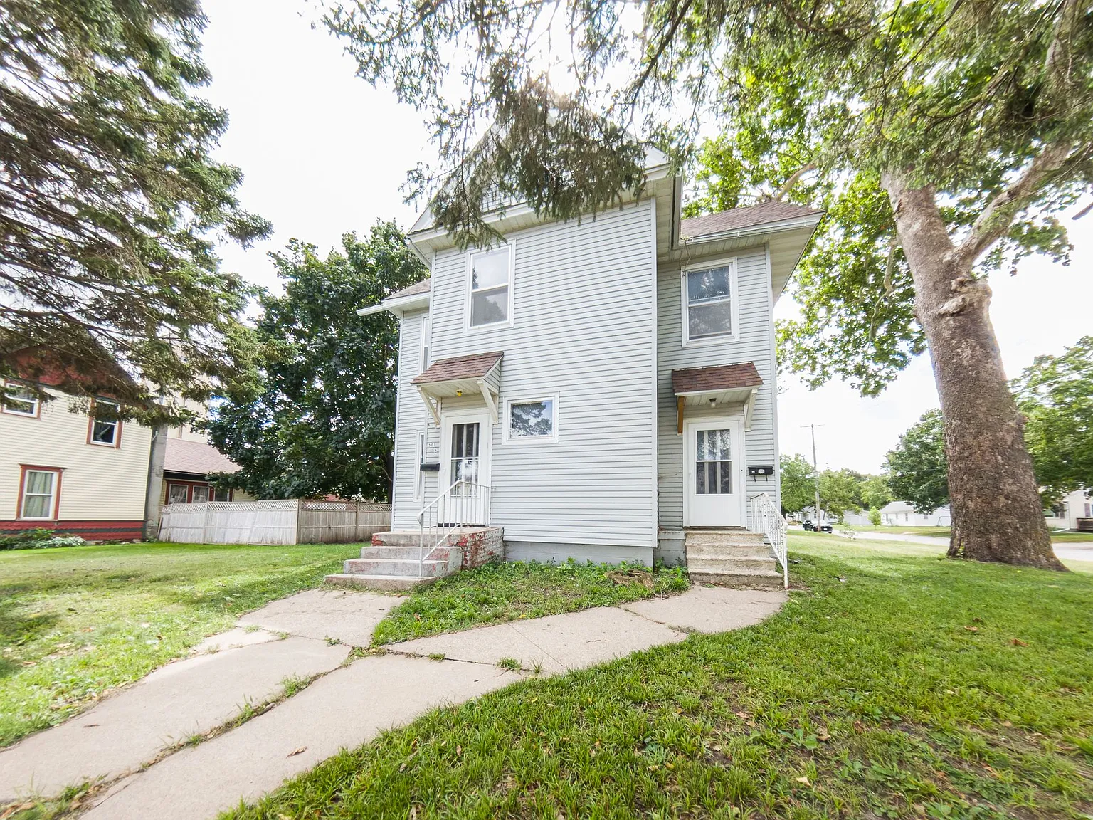 501 E Lincoln Way — Photo 2
