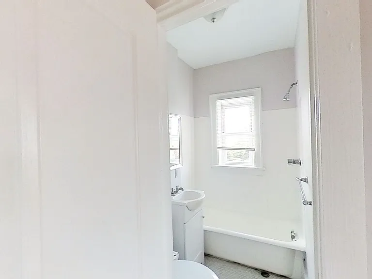 49 Troup St — Photo 13