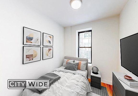 4th image of 307 E 70th St #4B