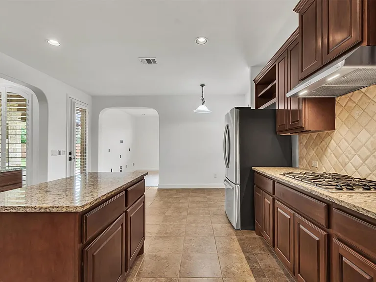 142 Goodwater Ct — Photo 9