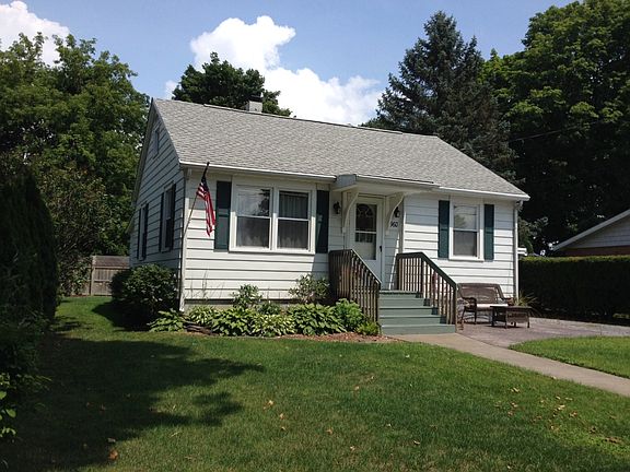 2nd image of 960 Old Pines Trl