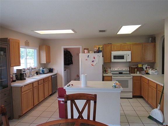 3rd image of 212 Sunny Brook Dr