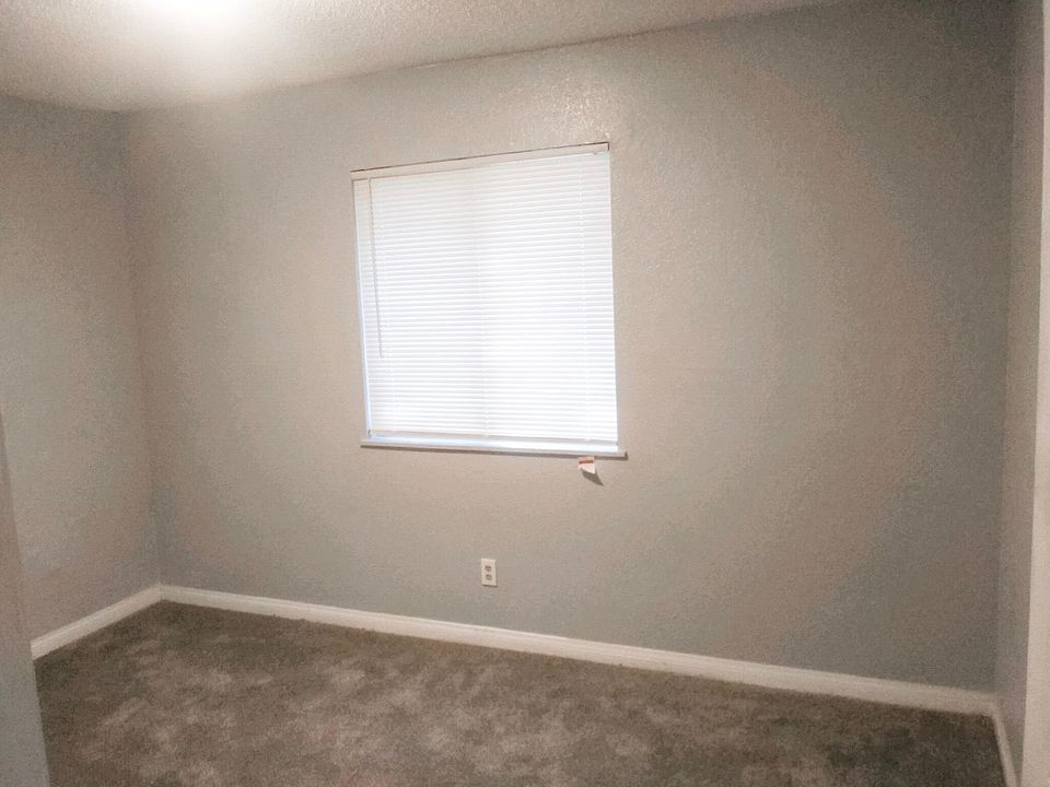 2nd image of 919 M St APT C