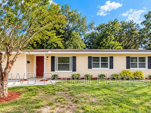 1915 Debutante Dr, Jacksonville, FL 32246