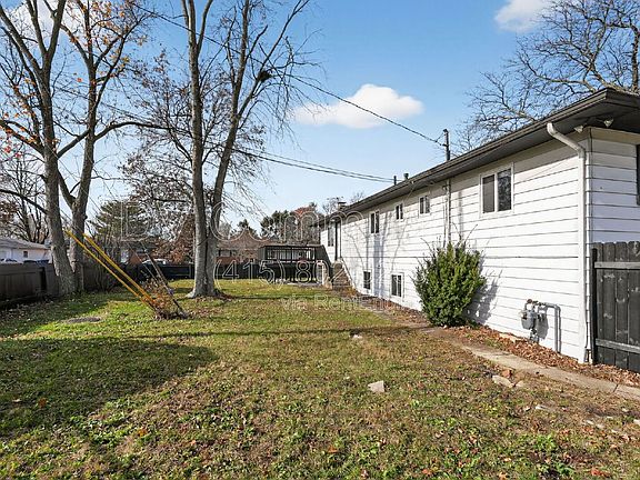 4th image of 4835 Almont Dr