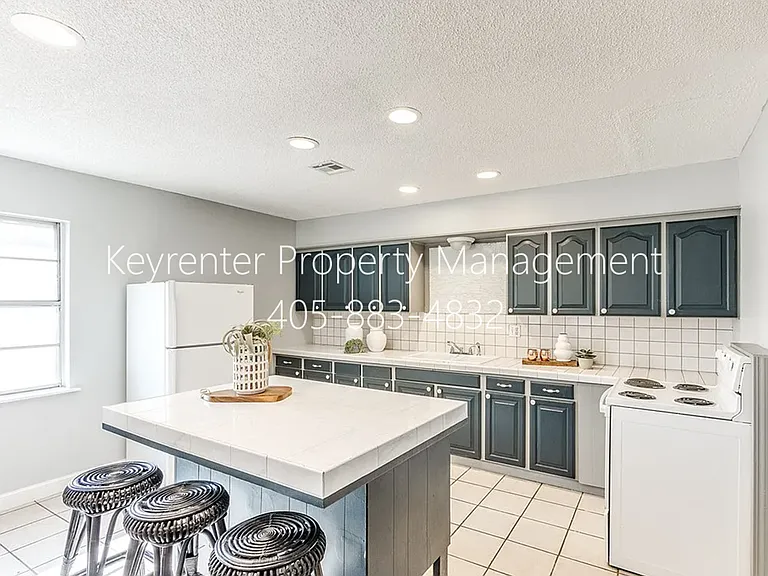 3615 SW 12th St — Photo 6
