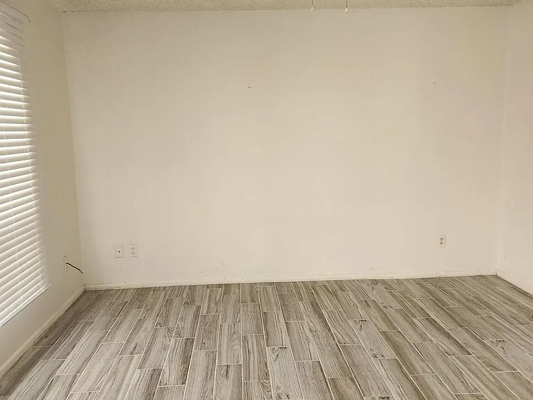 9222 N 35th Ave #9 — Photo 3