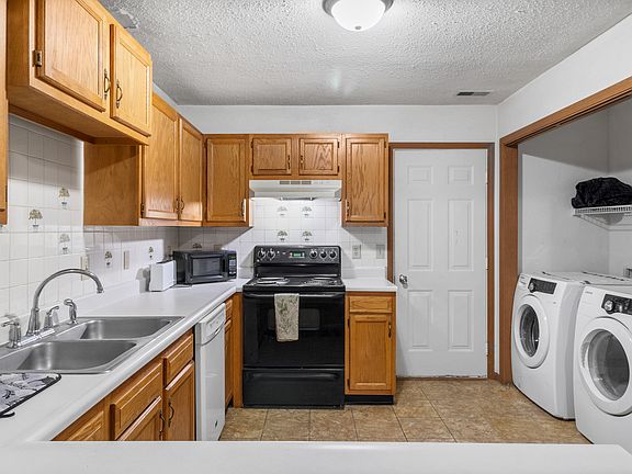 4th image of 1216 Country Creek Cir
