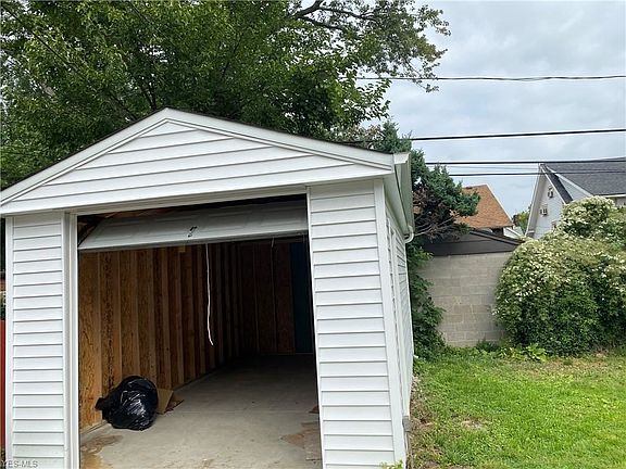 3rd image of 13311 Saybrook Ave