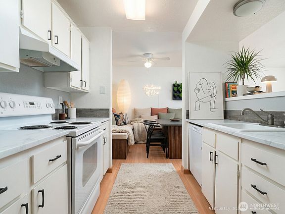 3rd image of 18102 15th Avenue NE #A302