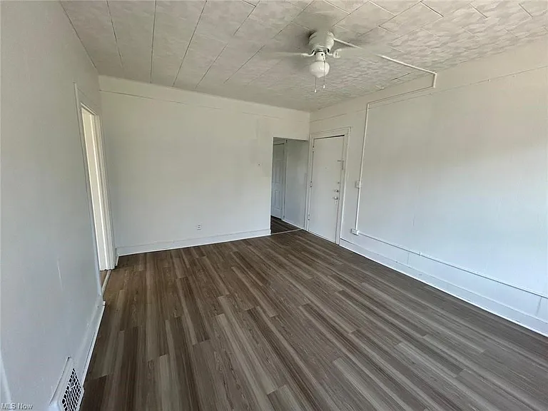 2232 W 103rd St #2 — Photo 5