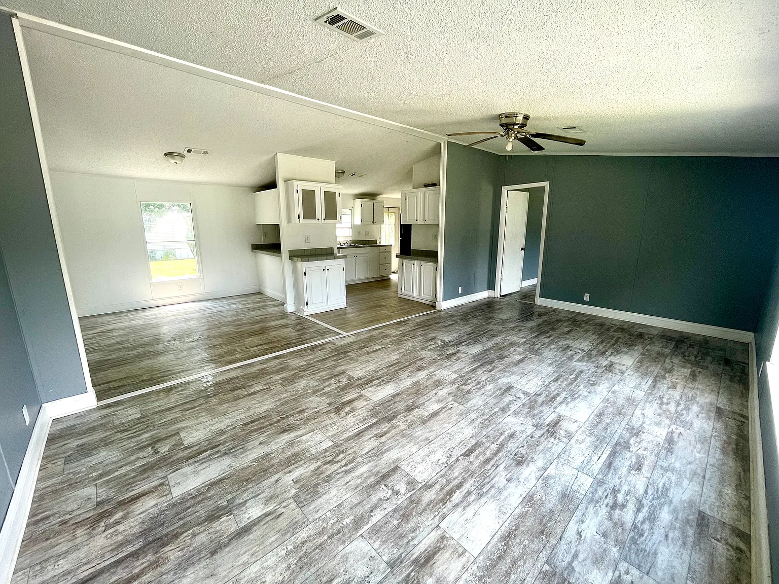 3 bed, $1,450 — Photo 2