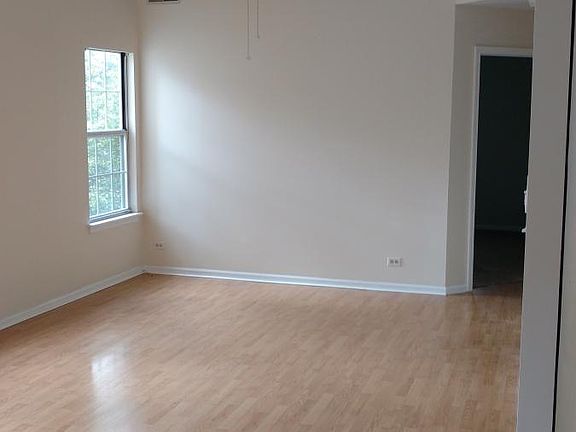 3rd image of 1015 Rockport Dr