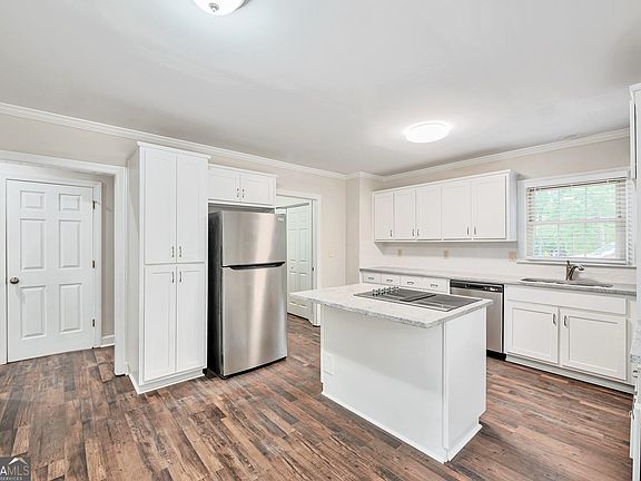 4th image of 173 W Lake Dr