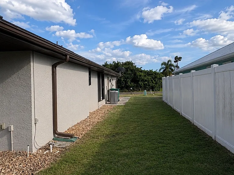 23146 Ambassador Ave — Photo 37