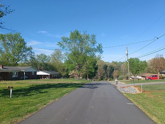 4th image of 1589 Catawba Ter