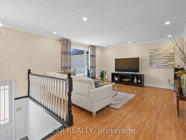 84 Martin St N — Photo 5