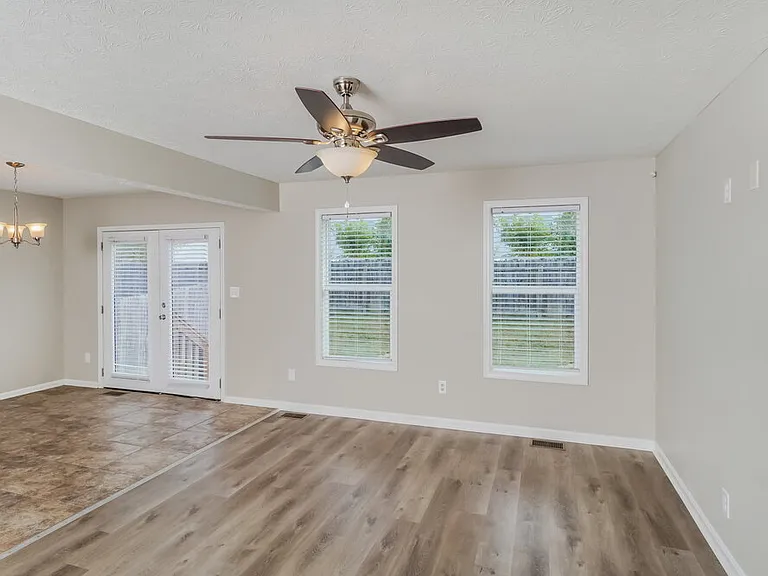9906 Brooks Bend Rd — Photo 6