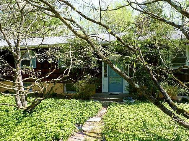 1st image of 10 Meadowlark Dr