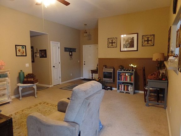 4th image of 901 Saint James Ct