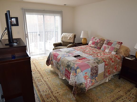 5th image of 979 Kensington Dr #979