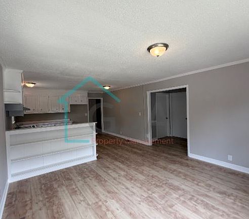 3rd image of 113 Hammond Ave