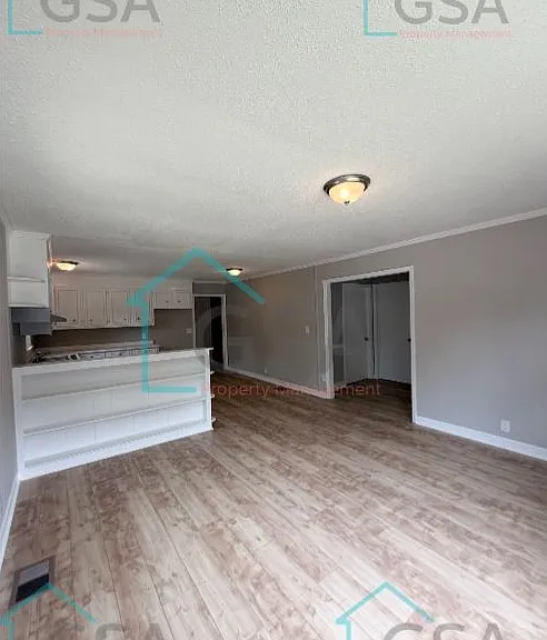 113 Hammond Ave — Photo 3