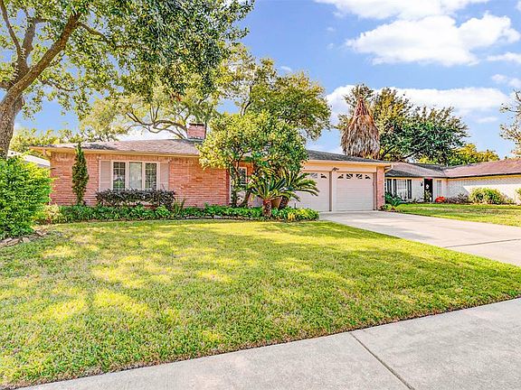 2nd image of 11303 Montverde Ln