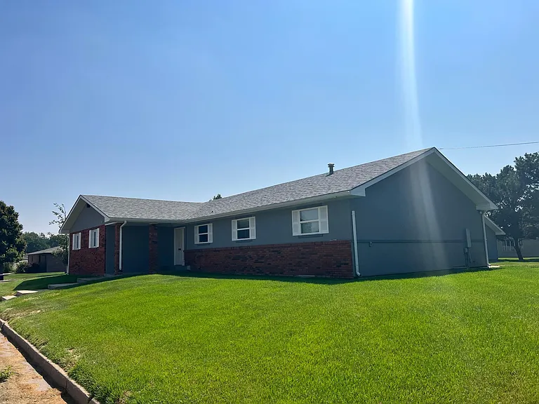 1819 Senter Ave — Photo 2