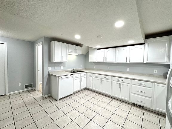 2nd image of 2626 McMenemy St #D